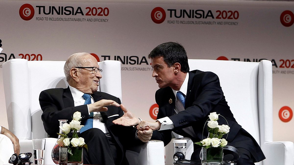Tunisie : Manuel Valls a-t-il vraiment rencontré "Béji Caïd Ezzibi" ?