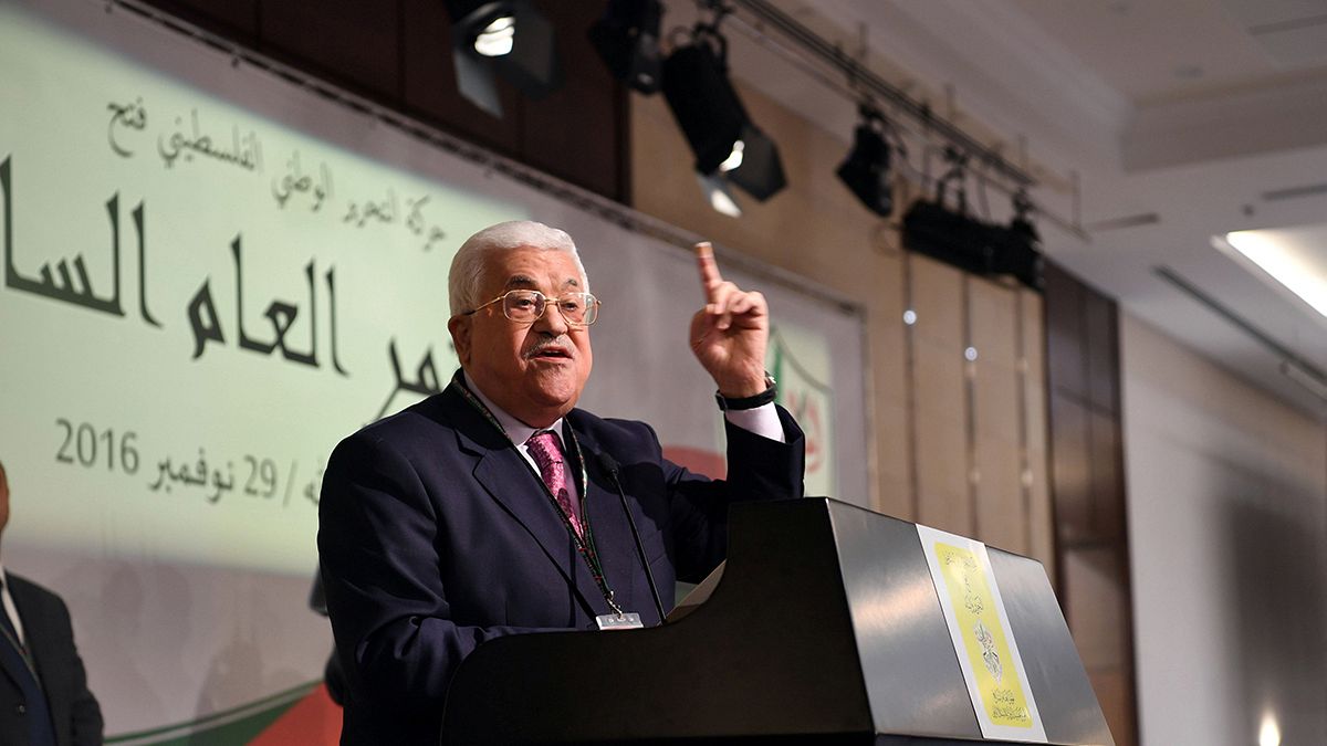 Újraválasztották a Fatah vezetőjének Abbászt