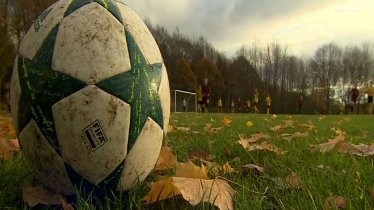 Brit futballedző a gyermekmolesztálási ügy vádlottja