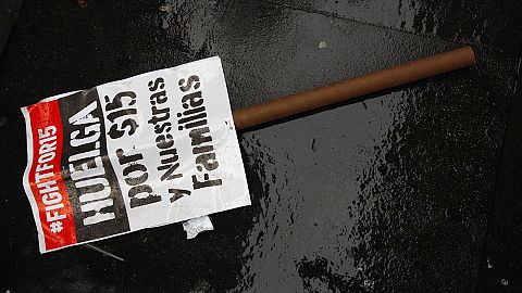 15 Dollar: Landesweite Kundgebungen in den USA für Mindestlohn
