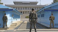 Image: South Korean and U.S. soldiers stand guard at Panmunjom in Paju City