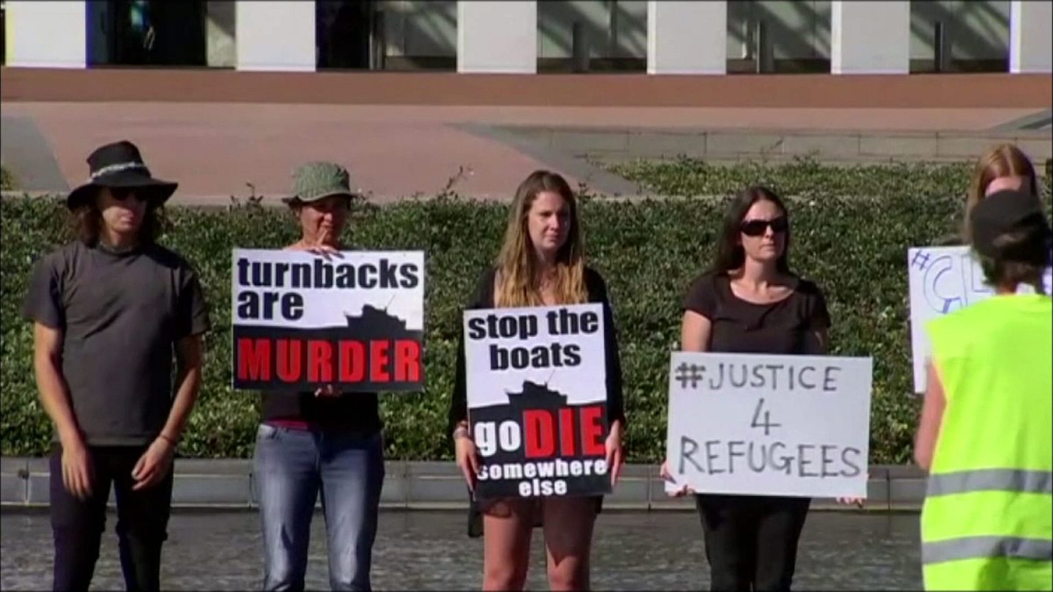 Demonstranten stürmen australisches Parlament