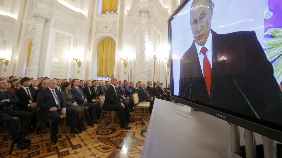 Putin tiende la mano a Trump durante su discurso sobre el estado de la nación centrado en asuntos internos