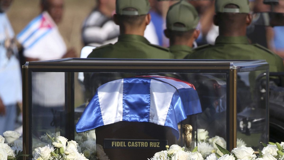 وداع هواداران فیدل کاسترو در سانتاکلارا با رهبرشان
