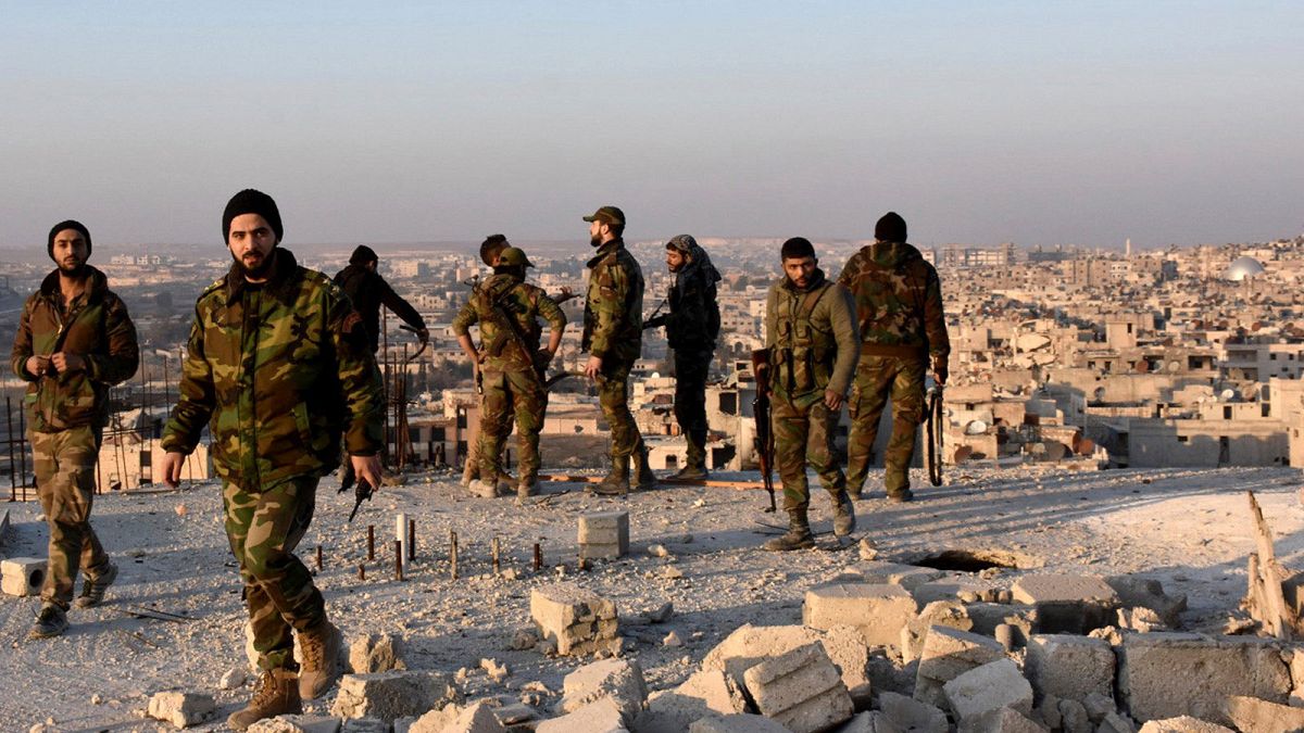 Enkaza dönen Halep insani yardım bekliyor
