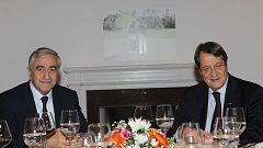 Επανέναρξη των συνομιλιών για το Κυπριακό αποφάσισαν Αναστασιάδης - Ακιντζί