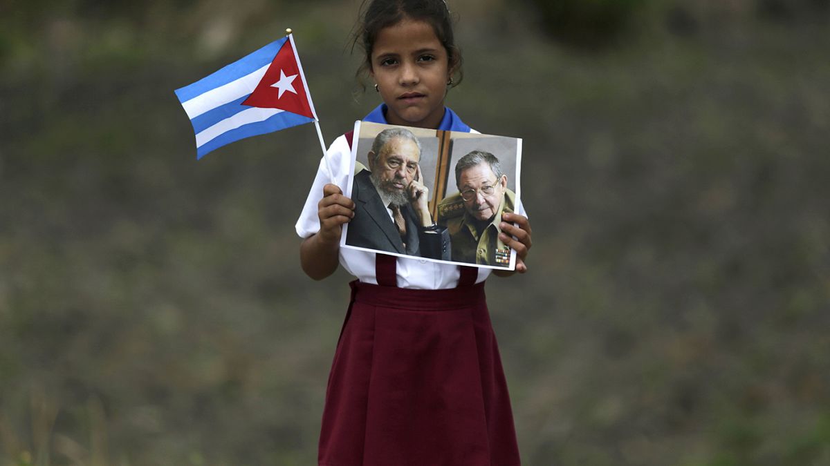 Cortejo com cinzas de Fidel Castro chega a Camagüey