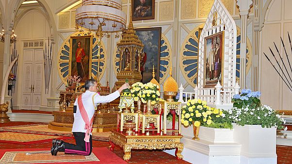 Thailand's crown prince and future king prays for his late father Thailand's crown prince and future king prays for his late father