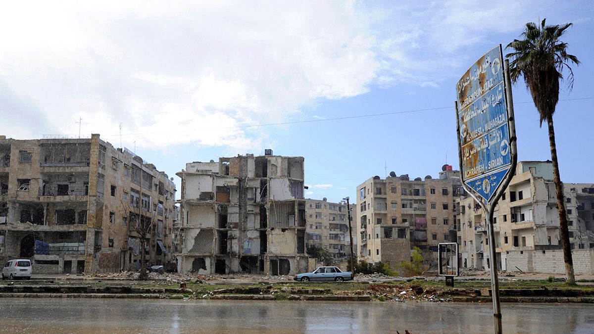 Síria: Forças do governo retomam metade dos bairros rebeldes
