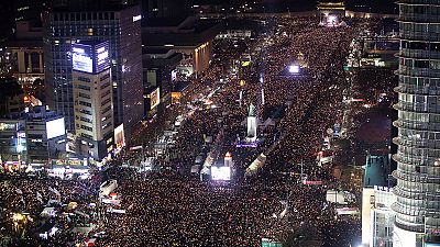 Binlerce Güney Koreli devlet başkanının istifasını istedi
