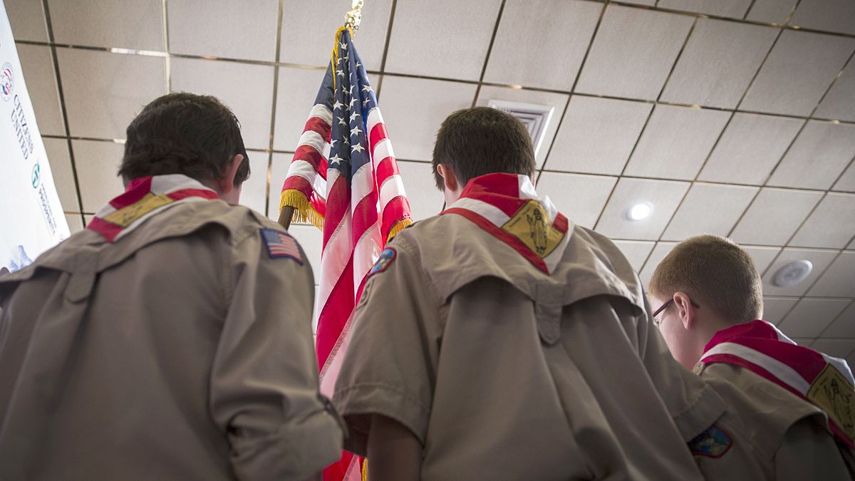 Image: Boy Scouts stand on stage with a U.S. flag during the Pledge of Alle