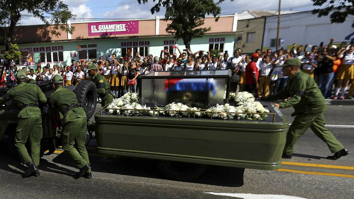 Кортеж с прахом Фиделя Кастро прибыл в Сантьяго-де-Кубу