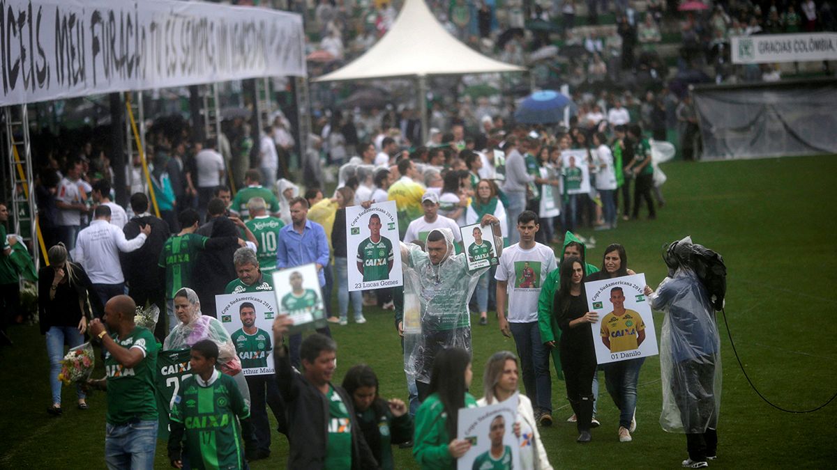 Chapecoense için stadyumda düzenlenen törene binlerce kişi katıldı