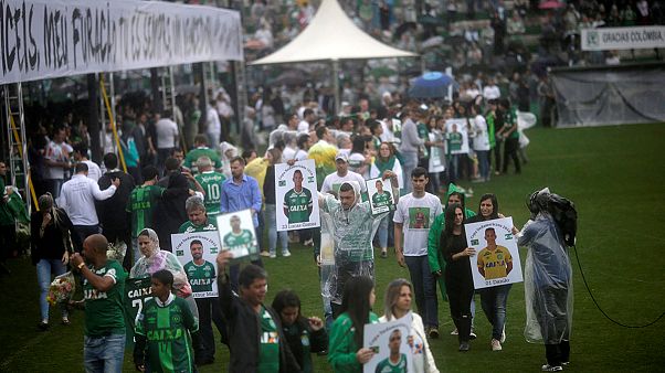 Zehntausende bei Trauerfeier für Chapacoense und Zehntausende bei Trauerfeier für Chapacoense und
