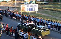 الكوبيون يودعون زعيمهم فيدل كاسترو