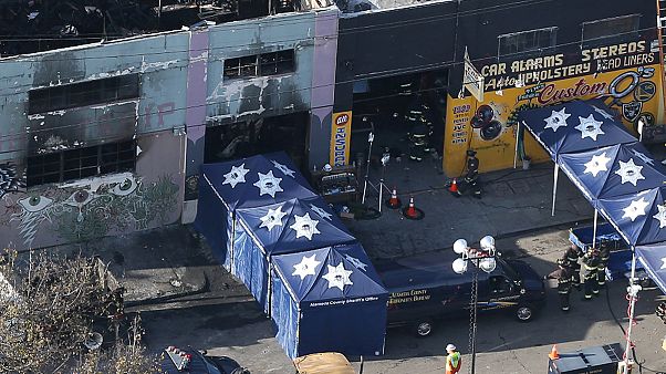 33 morts : le bilan de l'incendie d'Oakland ne cesse de s'alourdir 33 morts : le bilan de l'incendie d'Oakland ne cesse de s'alourdir