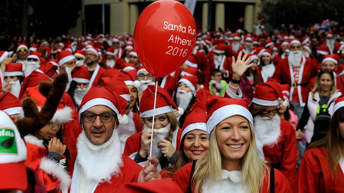 "سانتا كلوز" يركض في شوارع اثينا