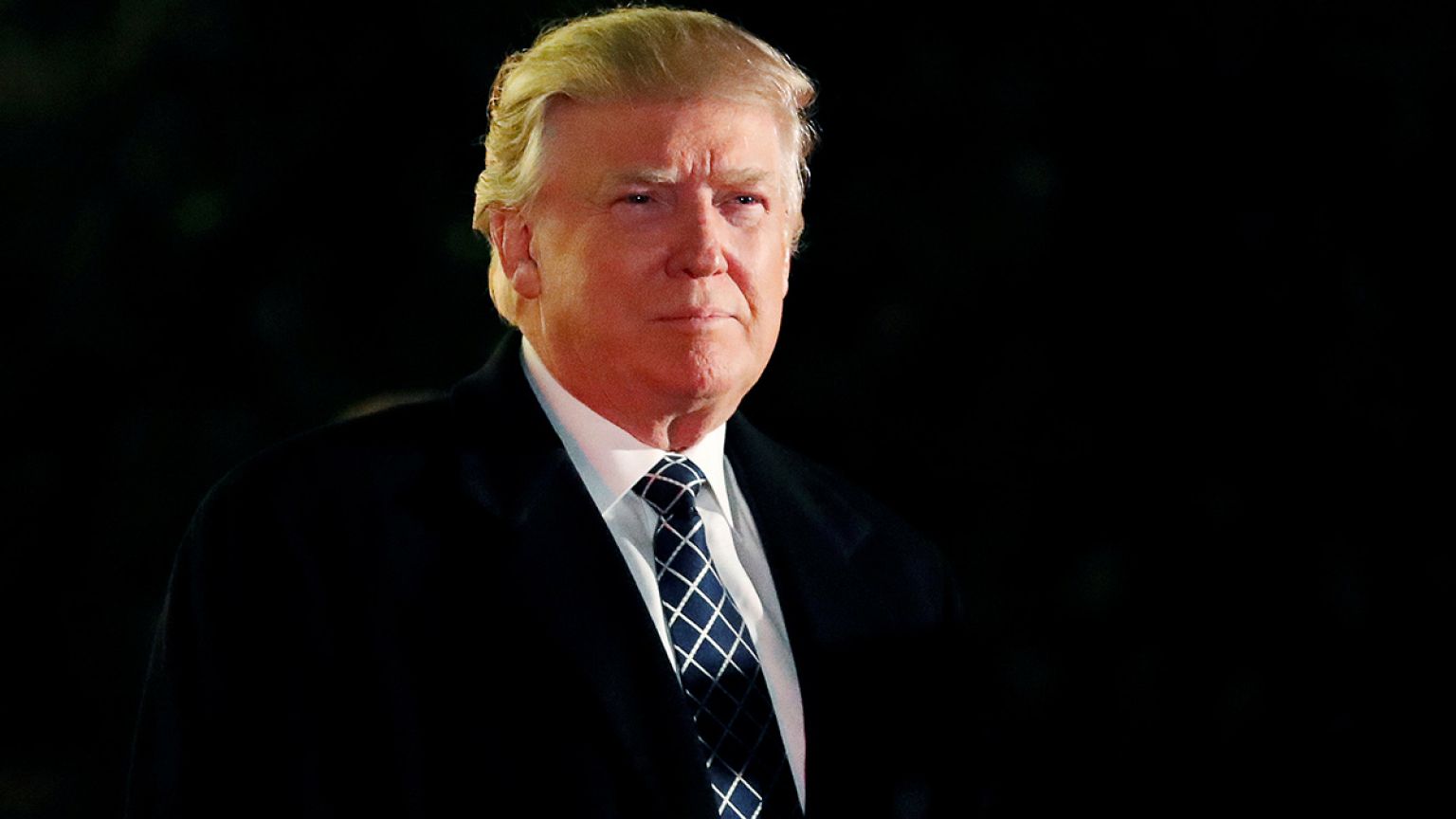 Trump vuelve a amenazar con un arancel del 35% para las empresas que deslocalicen
