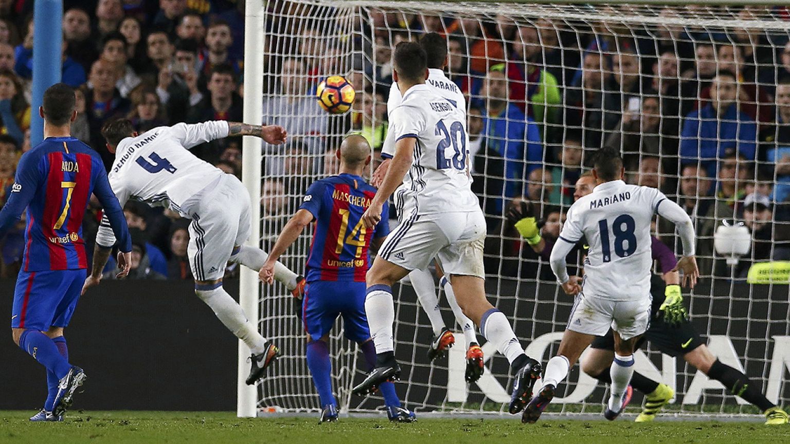 Calcio: el clasico finisce in parità, grazie al solito Ramos ''dell'ultimo minuto''