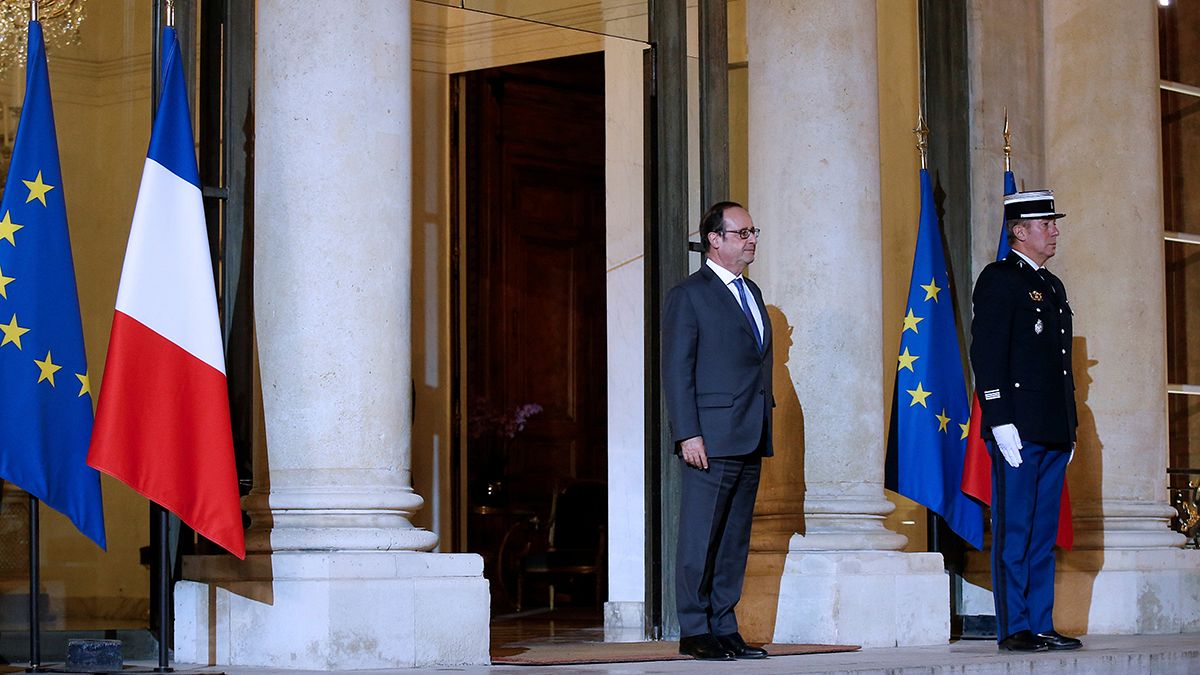 Fransa: Hollande yönetimi büyüme ve istihdam hedeflerini yakalayamadı
