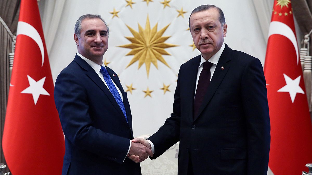 اردوغان يتسلم أوراق اعتماد أول سفير اسرائيلي في تركيا منذ 2010