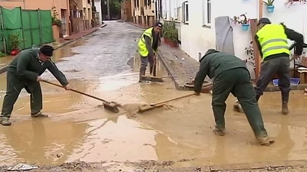 Colegios cerrados y casas y calles inundadas en Málaga tras el temporal del fin de semana Colegios cerrados y casas y calles inundadas en Málaga tras el temporal del fin de semana