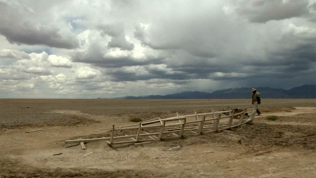 Bolivia's once second largest lake completely dry