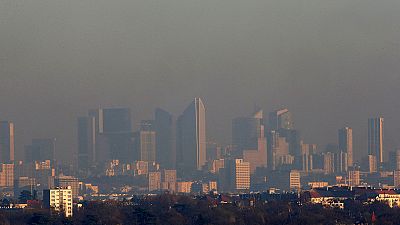 Smog in Paris as pollution levels soar