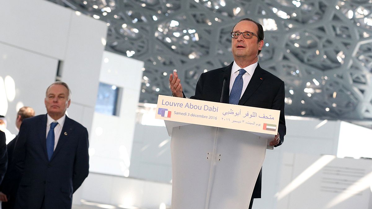 Hollande lancia un messaggio di tolleranza dal Louvre Abu Dhabi