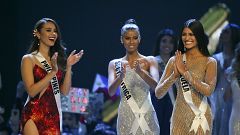 Image: Catriona Gray, Tamaryn Green, Sthefany Gutierrez