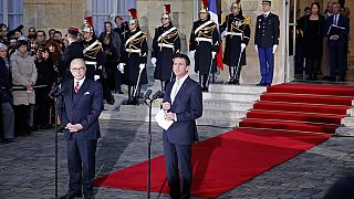 Valls, candidato a las presidenciales francesas, cede su cargo de primer ministro a Cazeneuve