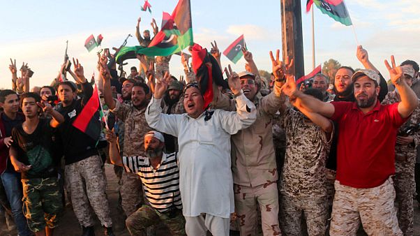 Les combattants libyens crient victoire à Syrte Les combattants libyens crient victoire à Syrte