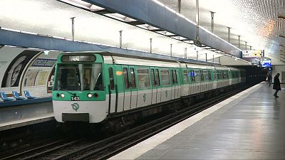 متروی پاریس به دلیل آلودگی هوا در این شهر رایگان شد