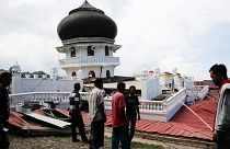 Death toll rises in Indonesia 'quake, with dozens feared trapped