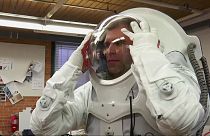 NASA: Ράβοντας τη στολή για τον Άρη