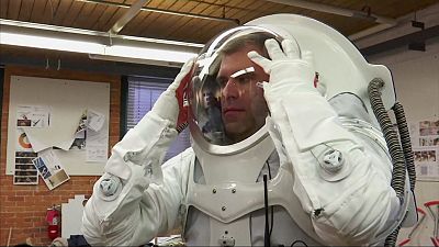 Students and NASA design suit for Mars