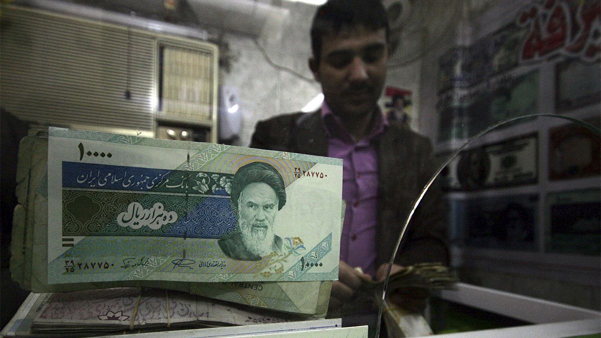 تغییر واحد پول ایران: تومان جای ریال را می‌گیرد