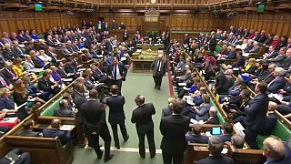 Британия: парламент поддержал план кабинета по "брекситу"