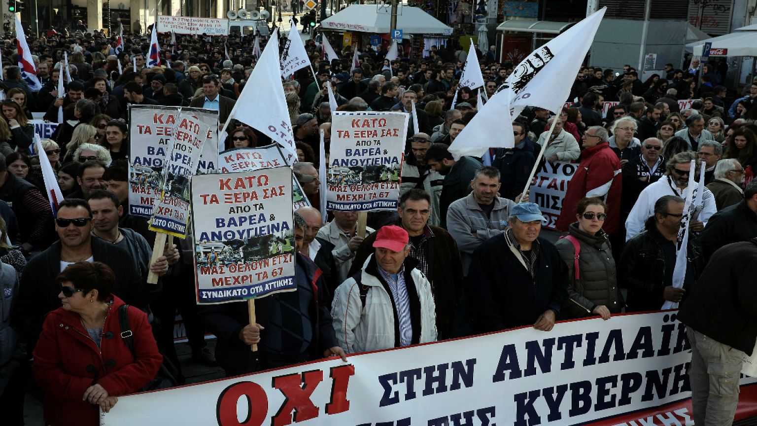 Σε απεργιακό κλοιό η Ελλάδα