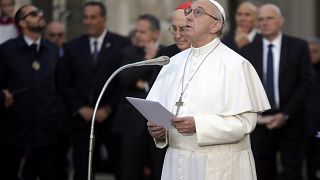 Ferenc pápa a római Spanyol-lépcsőnél imádkozott a családokért