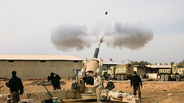 آتش توپخانه ای ارتش عراق بر ضد مواضع داعش در جنوب شرقی موصل