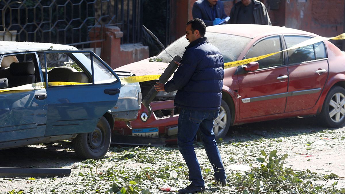 مقتل 6 من رجال الشرطة في انفجار استهدف حاجزا أمنيا في القاهرة