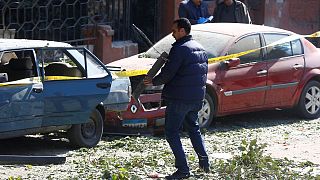 Egito: Explosão mata seis polícias no Cairo