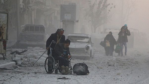 بیش از ۲۰ هزار تن از ساکنان شرق حلب خانه هایشان را ترک کردند بیش از ۲۰ هزار تن از ساکنان شرق حلب خانه هایشان را ترک کردند