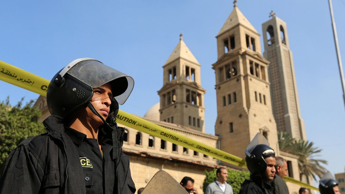 Al menos 25 muertos por una explosión cerca de la catedral copta de El Cairo