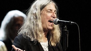 Patti Smith blanks out during Nobel Prize performance