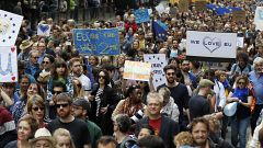 Brexit: EU nationals 'should be allowed to stay in UK'