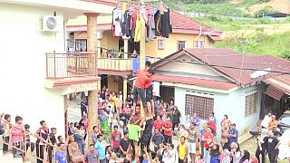 Malaysia organizes 2016 pole climbing tournament [no comment]