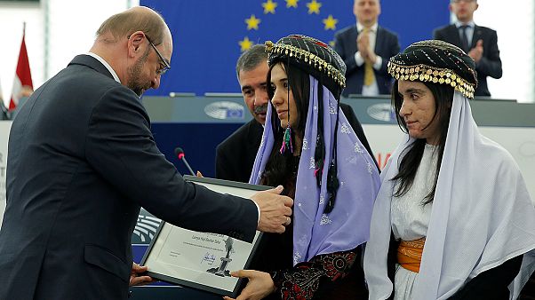 Η Ευρώπη απονέμει το βραβείο Ζαχάρωφ 2016 σε θύματα των τζιχαντιστών Η Ευρώπη απονέμει το βραβείο Ζαχάρωφ 2016 σε θύματα των τζιχαντιστών