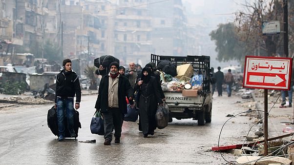 توقف عملیات نظامی در شرق حلب پس از توافق بر سر خروج مخالفان مسلح توقف عملیات نظامی در شرق حلب پس از توافق بر سر خروج مخالفان مسلح